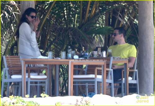 lea-michele-cory-monteith-vacation-in-mexico-16.jpg