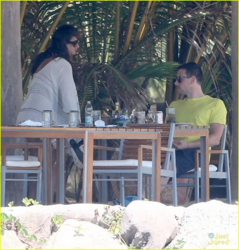 lea-michele-cory-monteith-vacation-in-mexico-20.jpg