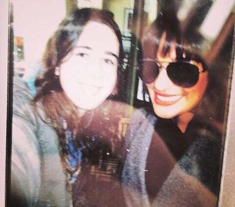 Foto: Lea Michele com fã em NYC