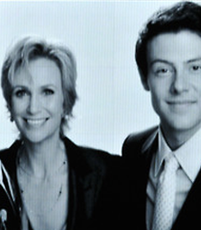 Jane Lynch faz homenagem para Cory Monteith no Emmy Awards 2013