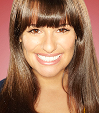 Glee: Rachel irá fazer cena com personagem improvavel