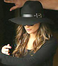 CANDIDS: Lea Michele em um estúdio em Los Angeles