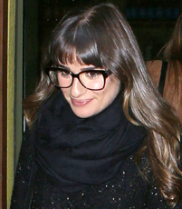 CANDIDS: Lea Michele janta no Real Foods Daily