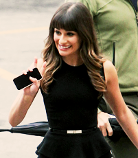 CANDIDS: Lea Michele no set de gravação de Glee em Los Angeles