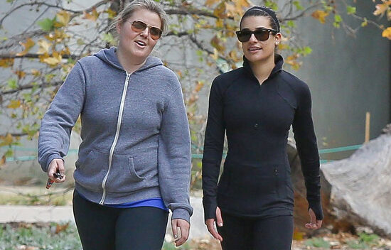 [CANDIDS] Lea Michele fazendo caminhada no Runyon Canyon com uma amiga