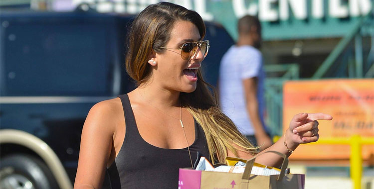 [CANDIDS] Lea Michele fazendo compras no Whole Foods