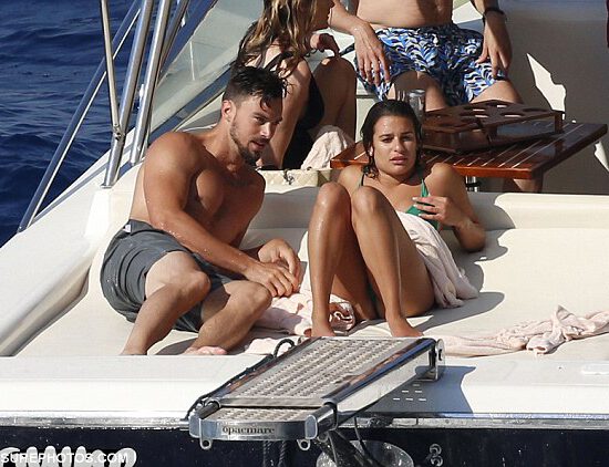 [CANDIDS] Lea Michele e Matthew Paetz aproveitando o dia na Itália