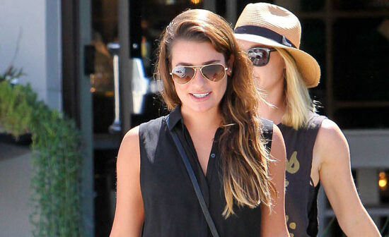 [CANDIDS] Lea Michele e Becca Tobin fazendo compras juntas