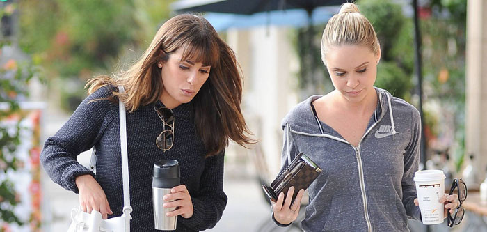 [CANDIDS] Lea Michele e Becca Tobin deixando o Le Pain Quotidien
