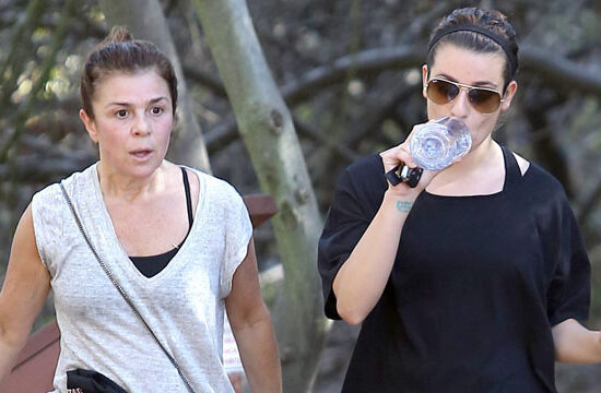 [CANDIDS] Lea Michele fazendo caminhada com sua mãe
