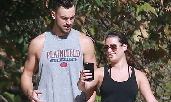 [CANDIDS] Lea Michele fazendo caminhada com seu namorado Matthew Paetz