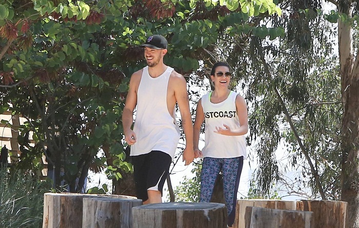 [CANDIDS] Lea Michele e Matthew Paetz fazendo caminhada no Treepeople Park