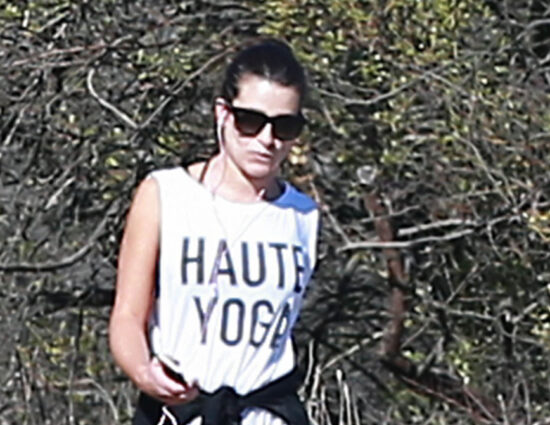 [CANDIDS] Lea Michele caminhando em Los Angeles