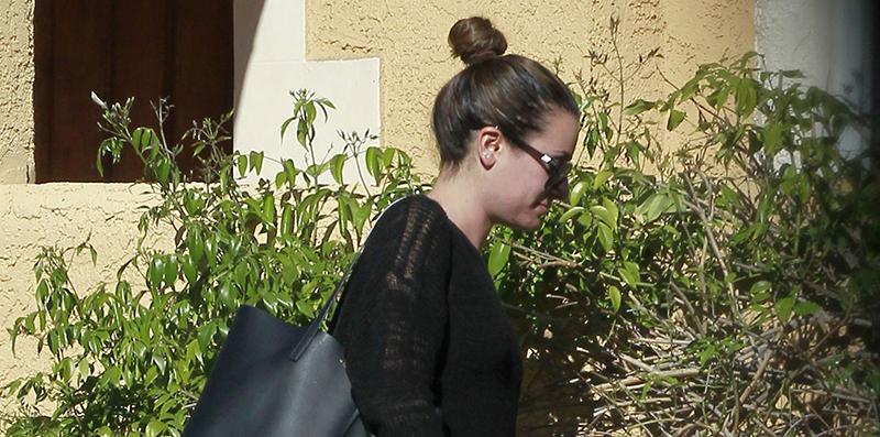 [FOTOS] Lea Michele saindo de uma clínica de estética em Los Angeles