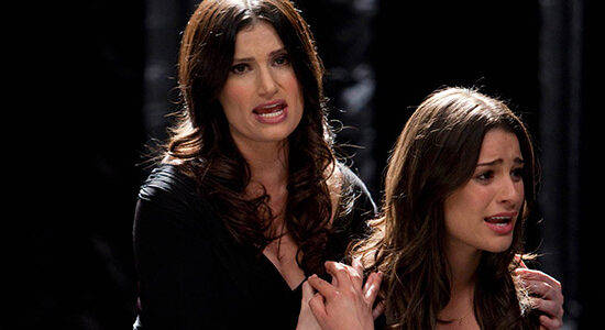 Idina Menzel fala sobre como foi interpretar a mãe de Lea Michele em Glee