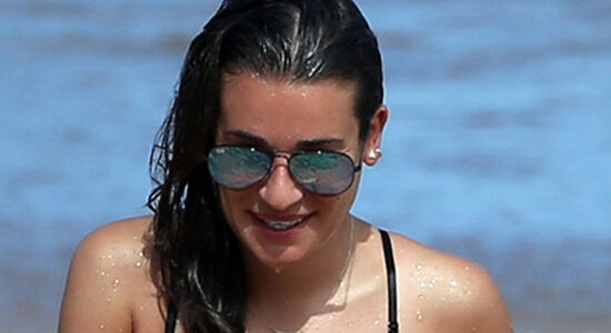 [Candids] Lea Michele na praia de Maui no Hawai