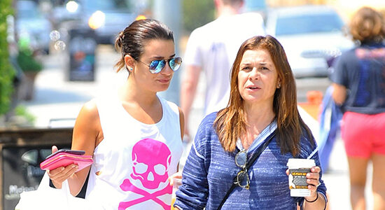 [Candids] Lea Michele nas ruas de Los Angeles com a mãe Edith