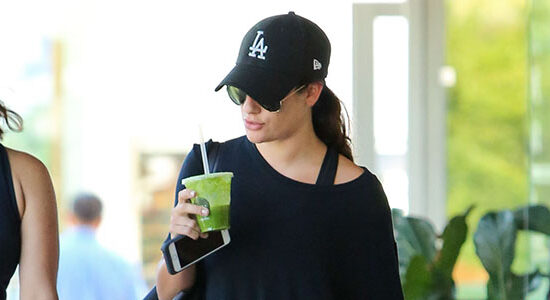 [Candids] Lea Michele chegando a SoulCycle em Brentwood