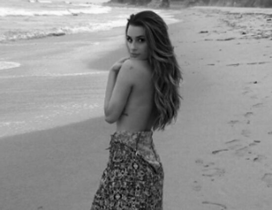Lea Michele fala sobre confiança no seu corpo e a chegada dos 30