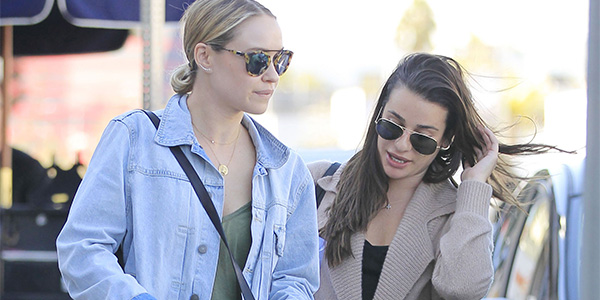 [Candids] Lea Michele e Becca Tobin nas ruas de West Hollywood