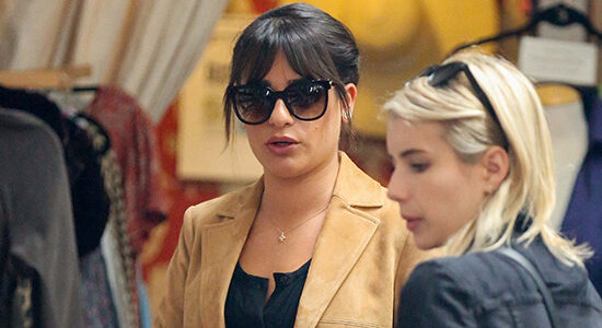 [Candids] Lea Michele e Emma Roberts saindo do restaurante Joan’s on Third em West Hollywood