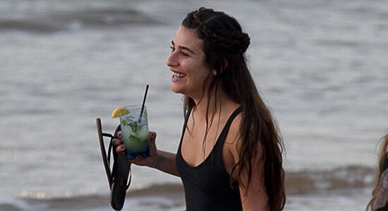 [Candids] Lea Michele com amigas na ilha de Mauí no Havaí