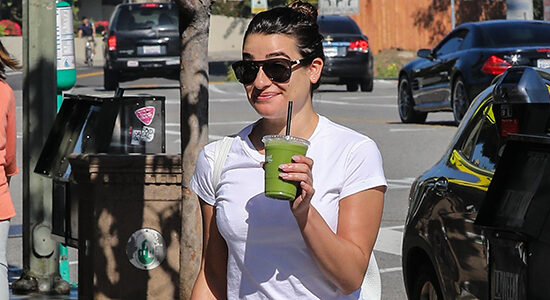 [Candids] Lea Michele saindo do ‘Beaming Organic Superfood Café’ em Brentwood