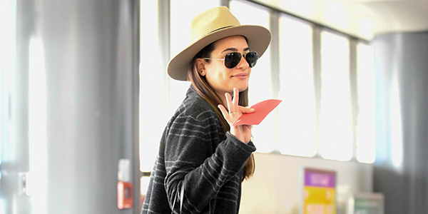 [Candids] Lea Michele chegando ao aeroporto de Los Angeles