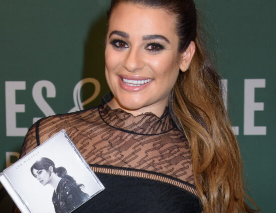 [Fotos] Lea Michele na sessão de autógrafos do Places em Nova Iorque