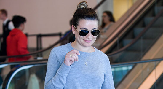 [Candids] Lea Michele no aeroporto LAX em Los Angeles