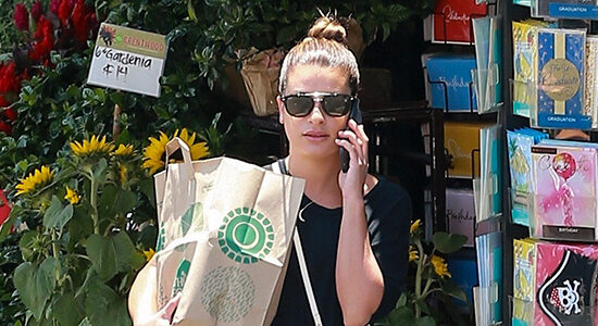 [Candids] Lea Michele saindo do Whole Foods em Brentwood